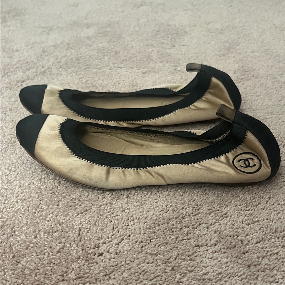 CHANEL Shimmery Tan/Cream and Black Cap-Toe Elastic Ballet Flats